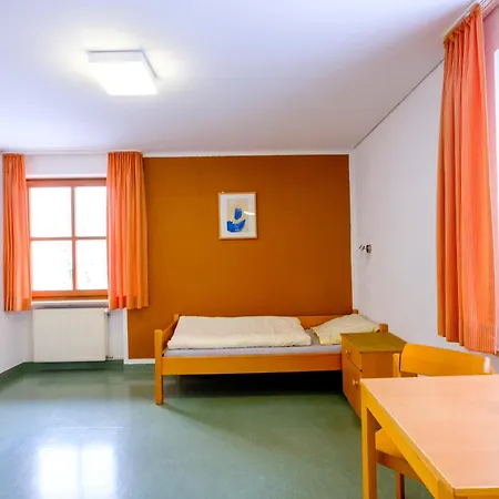 Vandrerhjem Falkenberg *